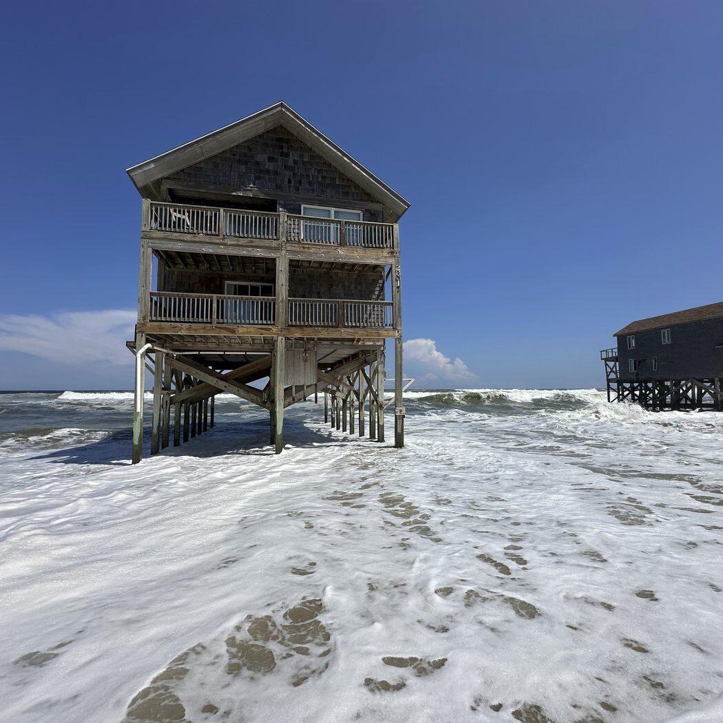 2 more beachfront homes near collapse as Hurricane Erin's waves pound North Carolina's Outer Banks